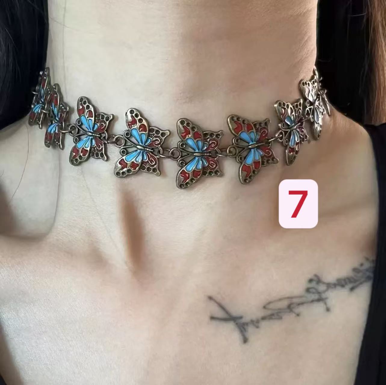 Butterfly Pendant Heavy-duty Necklace for Women, Unique High-end Feel, Elegant Collarbone Chain, Pearl Sweater Chain, Autumn and Winter Accessories.