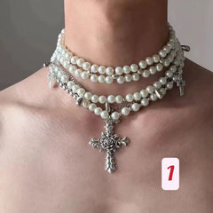 Butterfly Pendant Heavy-duty Necklace for Women, Unique High-end Feel, Elegant Collarbone Chain, Pearl Sweater Chain, Autumn and Winter Accessories.